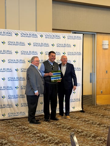 Mark Gaul accepting Rural Leadership Excellence Award